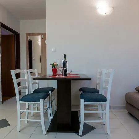 Luka Apartment