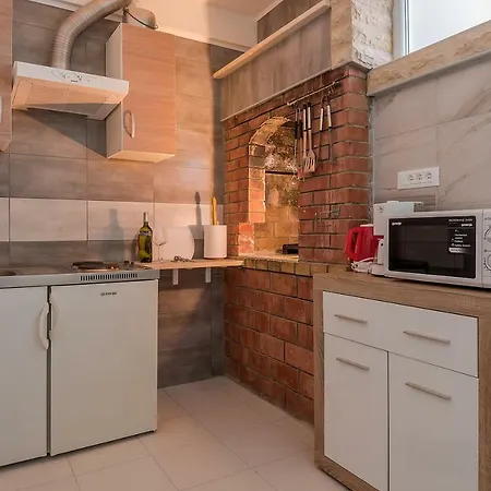 Luka Apartment *